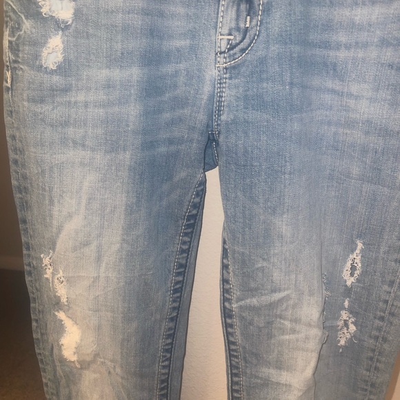 Miss Me Boyfriend Capri Distressed Light Wash size 28‎ - Picture 2 of 4